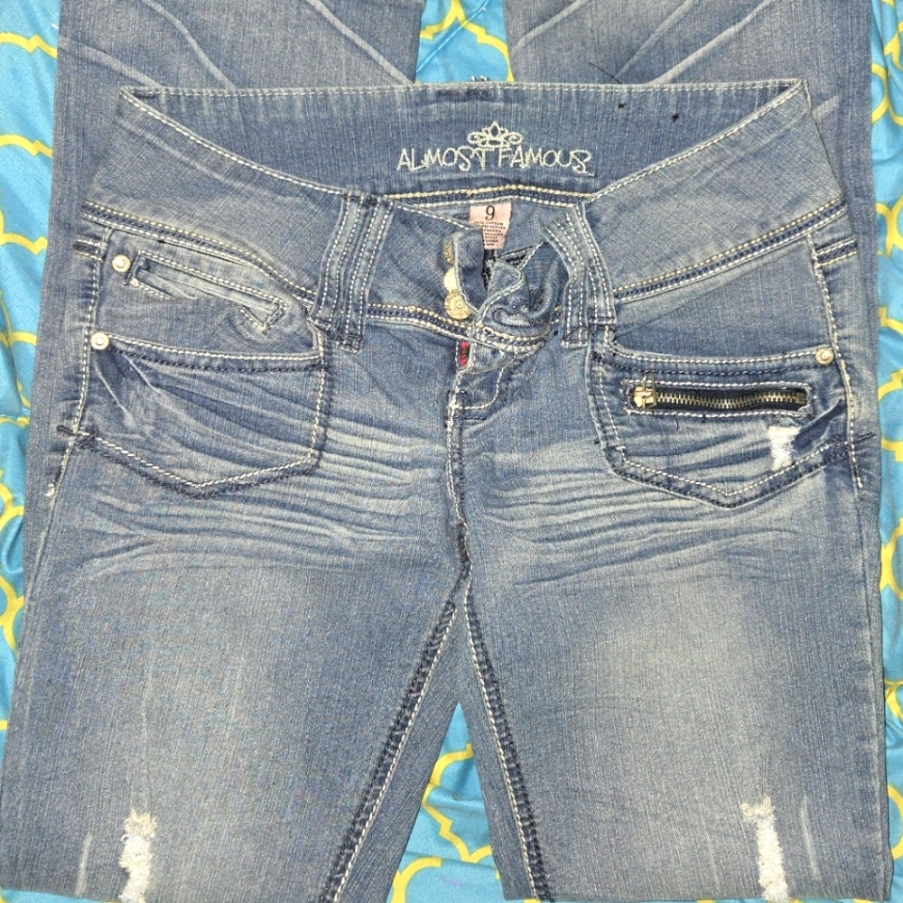 Almost Famous Women's Distressed Blue Skinny Jeans Sz9